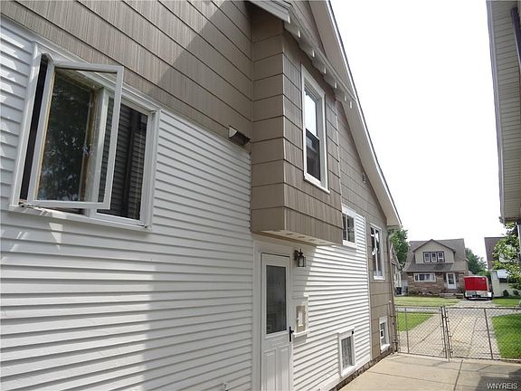 4th image of 352 Norwalk Ave
