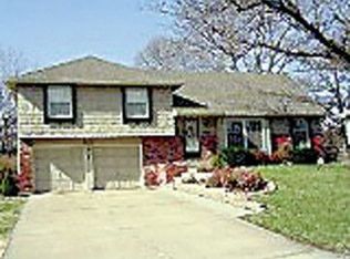 8221 W 96th Trl, Overland Park, KS 66212
