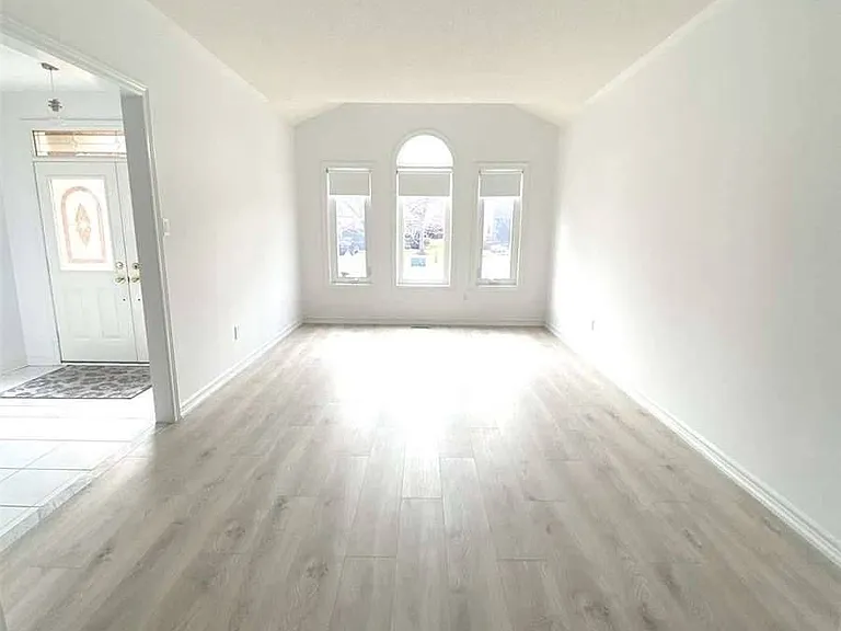 365 Meegan Ct — Photo 3
