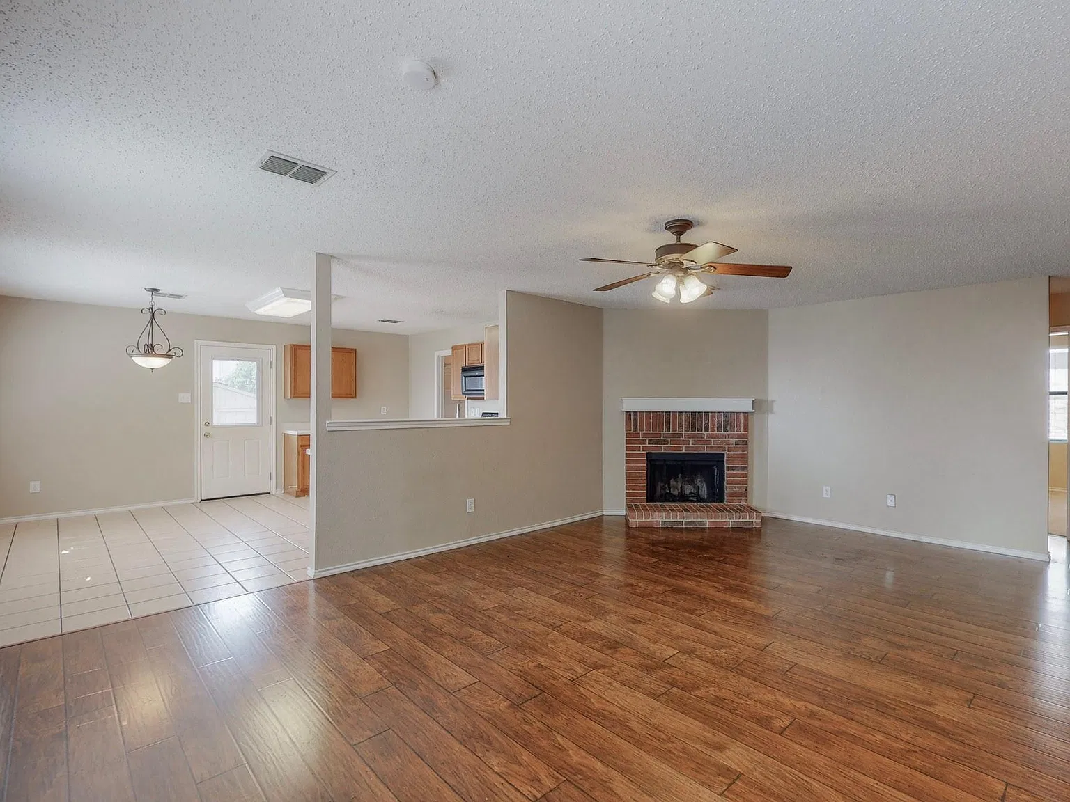 3 bed, 1518 sqft, $1,950 — Photo 3