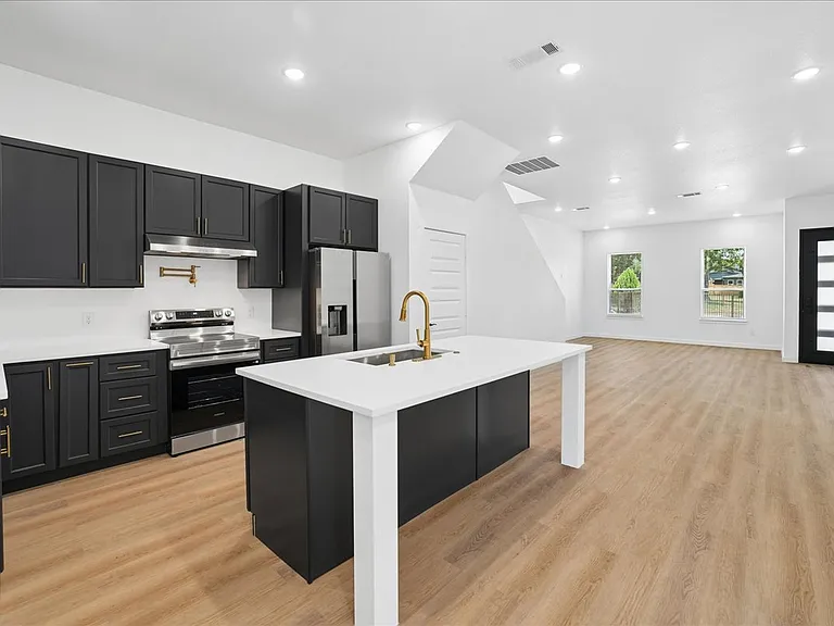 8924 Dunlap Dr — Photo 14
