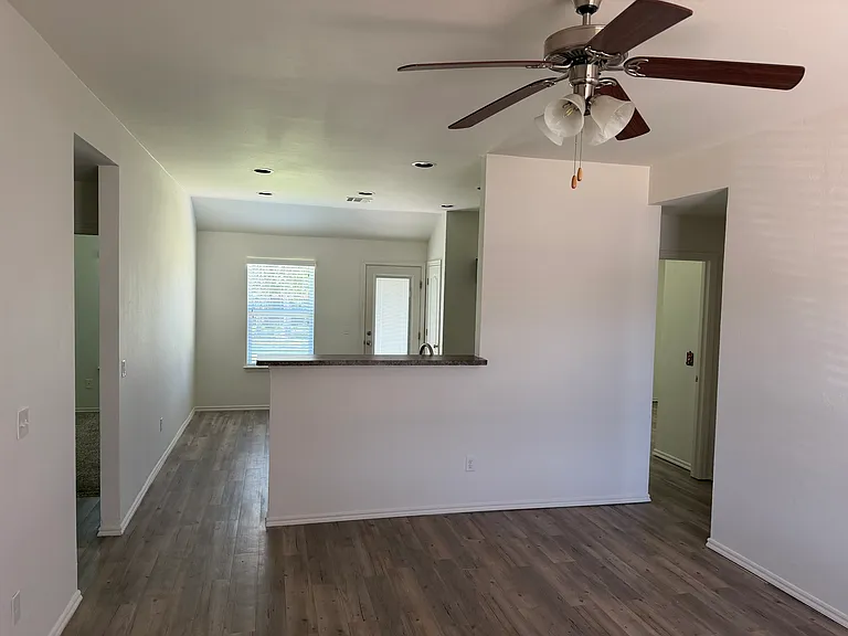8704 SW 44th Cir — Photo 3