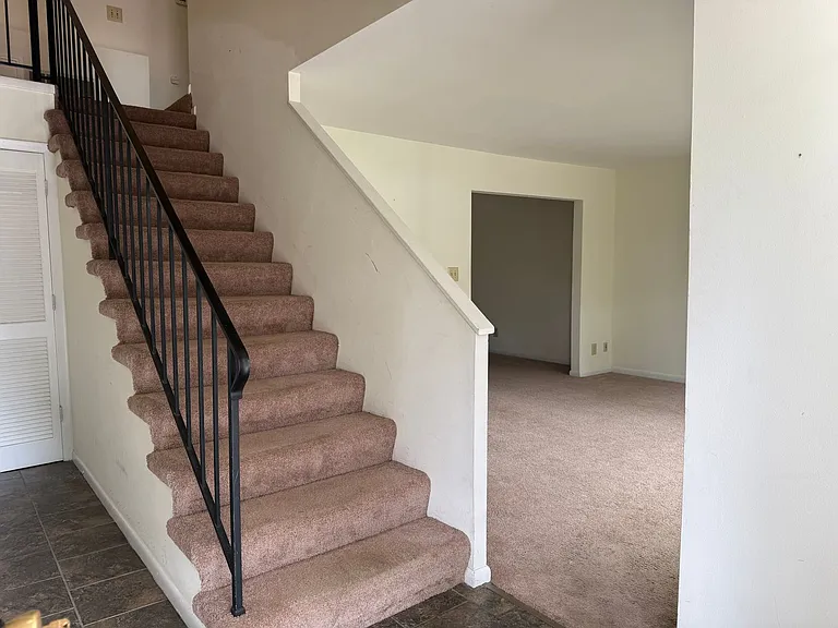 319 Harvest Dr — Photo 4