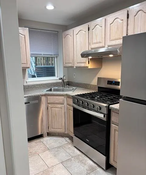 519 Park Ave #B — Photo 4