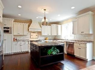 1838 Harwarden St, Wheaton, IL 60187