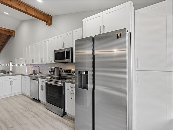4th image of 10311 Laurel Ct