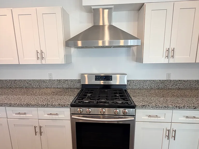 2640 Pickens Ave — Photo 6