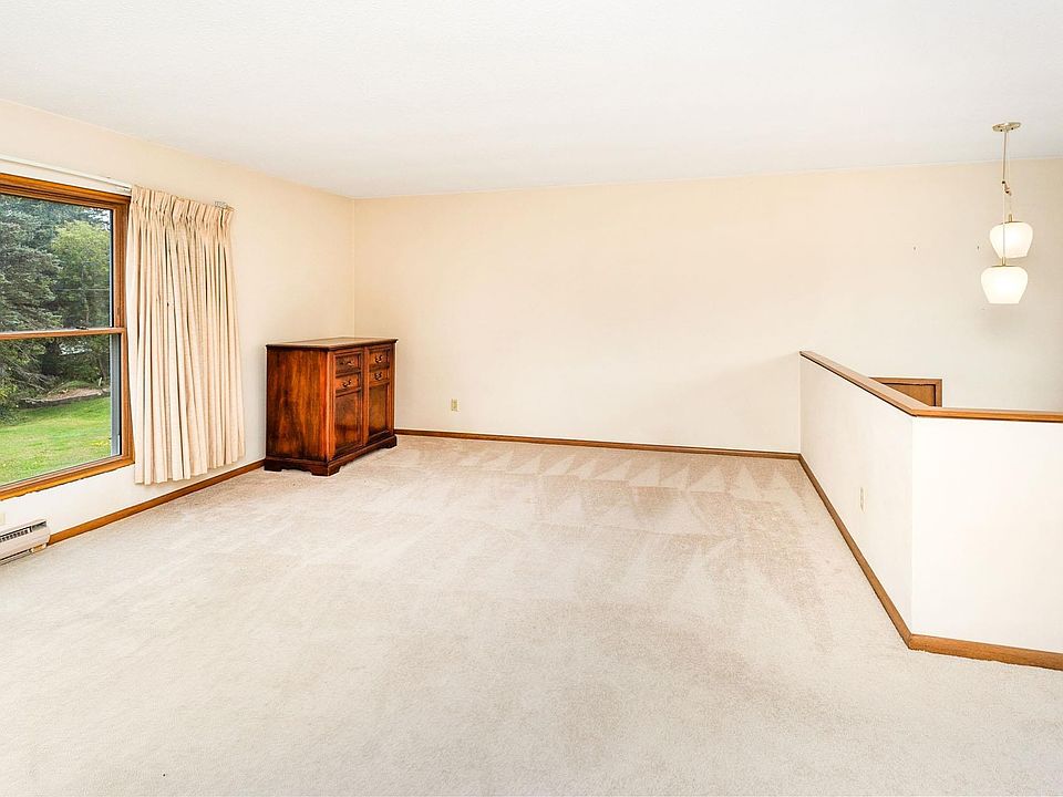 2106 Adirondack St, Duluth, MN 55811 Zillow