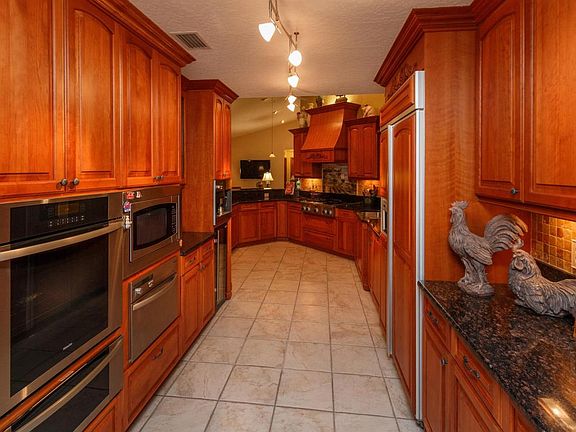 4th image of 234 Mariah Ct