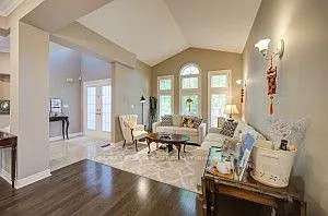 11 Farnham Dr — Photo 4