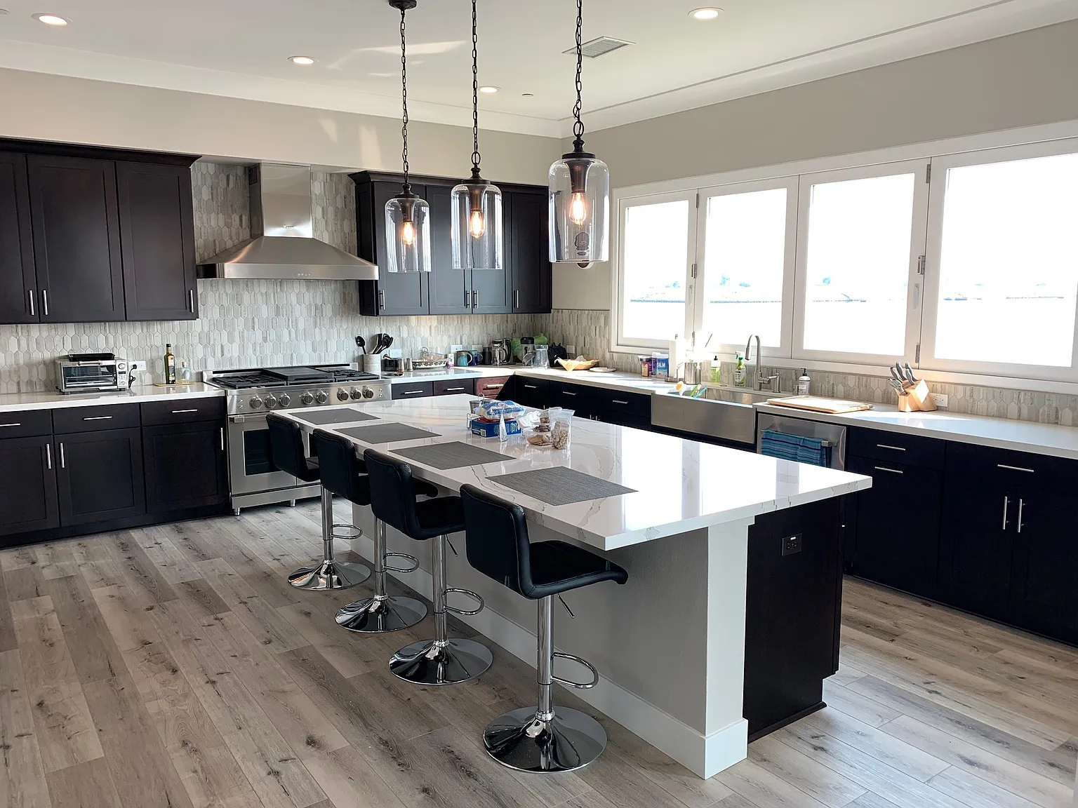4 bed, 3900 sqft, $5,900 — Photo 3