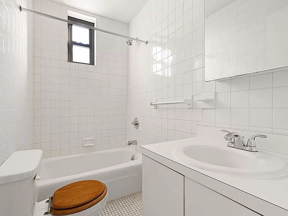 4th image of 334 W 22nd St APT 19