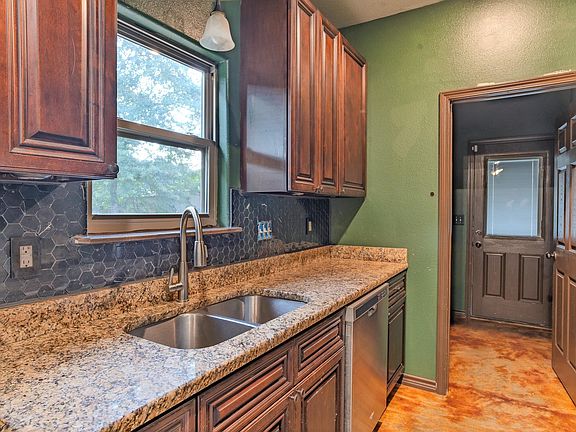 5th image of 301 Bostick Dr