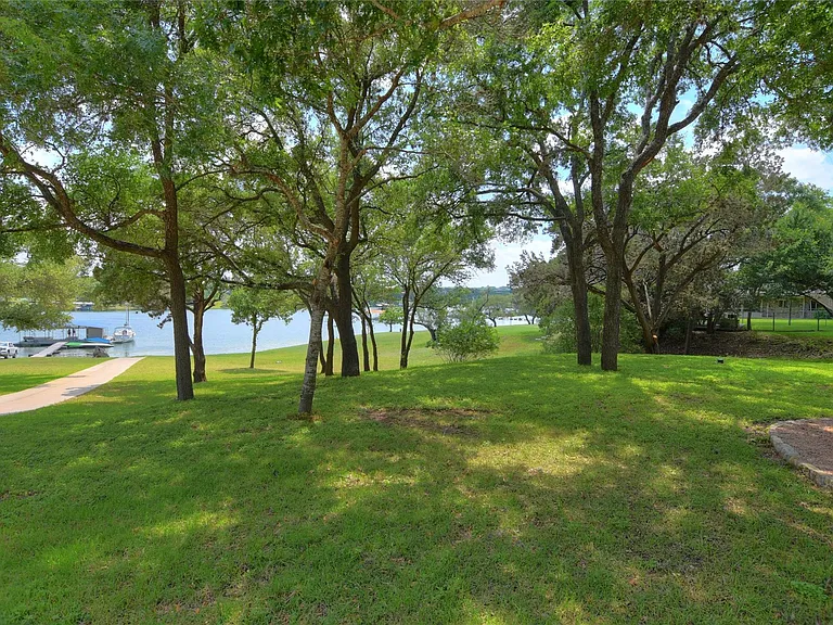 16013 Edwards Dr — Photo 29