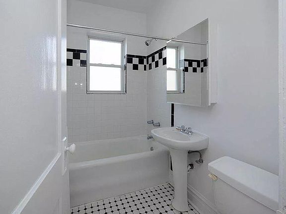 3rd image of 4442 N Greenview Ave #1E