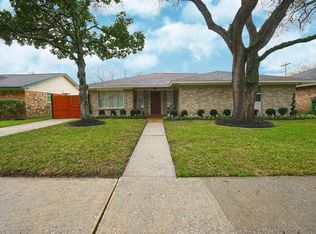 6042 Rutherglenn Dr, Houston, TX 77096