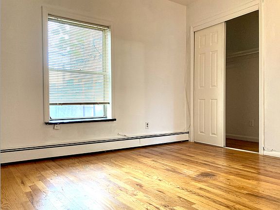 5th image of 220 Leonard St #1A