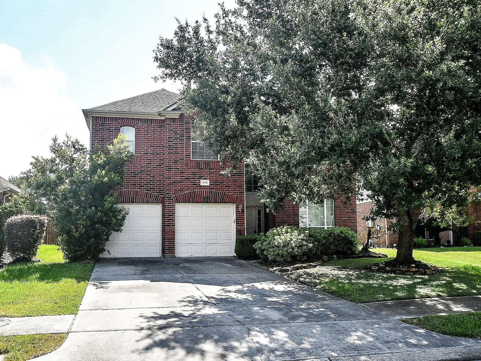 4 bed, 2.5 bath, 2756 sqft, $2,300 — Photo 1