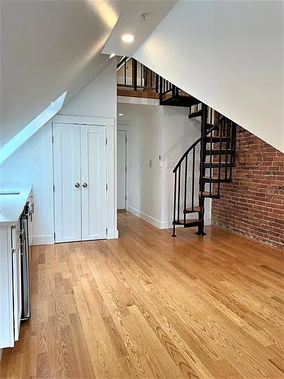 29 Green St #14 — Photo 6