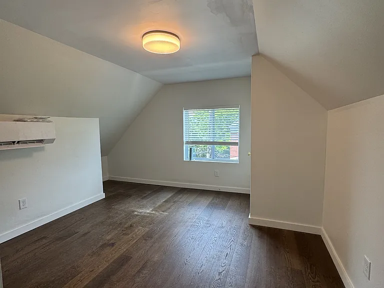 510 Winfield St — Photo 45