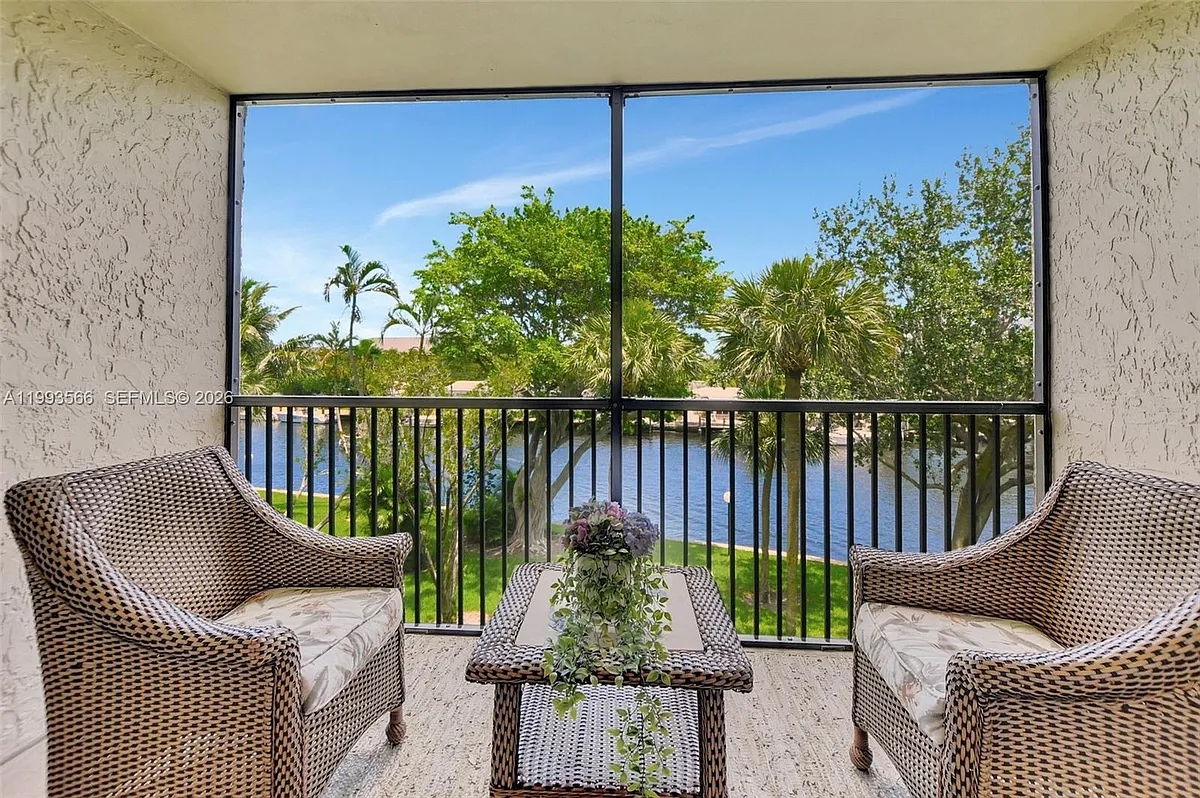 Photo 2 of 25 - 14 Royal Palm Way #303 - Boca Raton, FL Building Photo - 14 Royal Palm Way #303