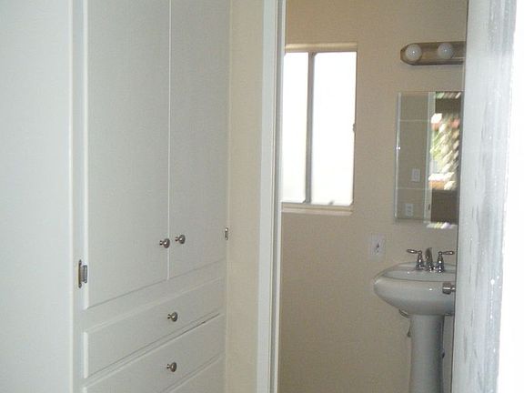 5th image of 260 Mariposa Ave APT 22