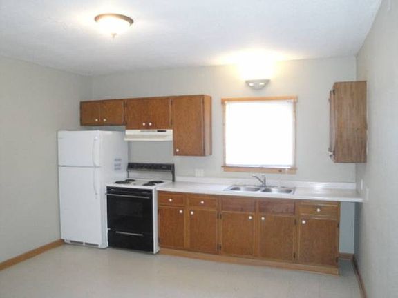 3rd image of 513 Myrtle St W APT 4