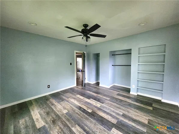 123 E Davis St, Luling, TX 78648