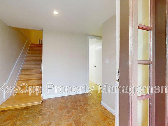 2nd image of 806 35th Ave