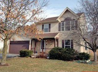 876 Oak Valley Dr, Crystal Lake, IL 60014