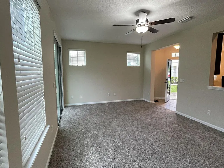 41 Nelson Ln — Photo 2