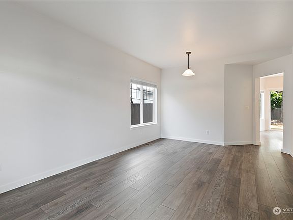 3rd image of 16515 85th Avenue Court E