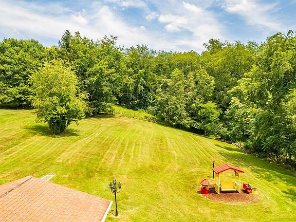 3rd image of 1295 Tyrone Rd
