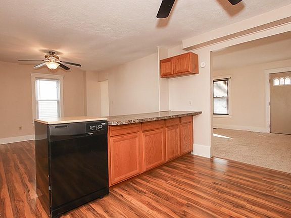 5th image of 270 Winckles St
