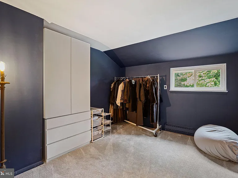 601 Cathcart Rd — Photo 18