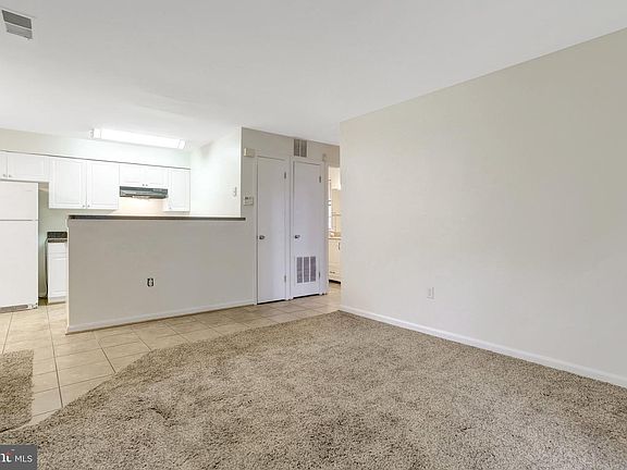 3rd image of 8639 Beekman Pl