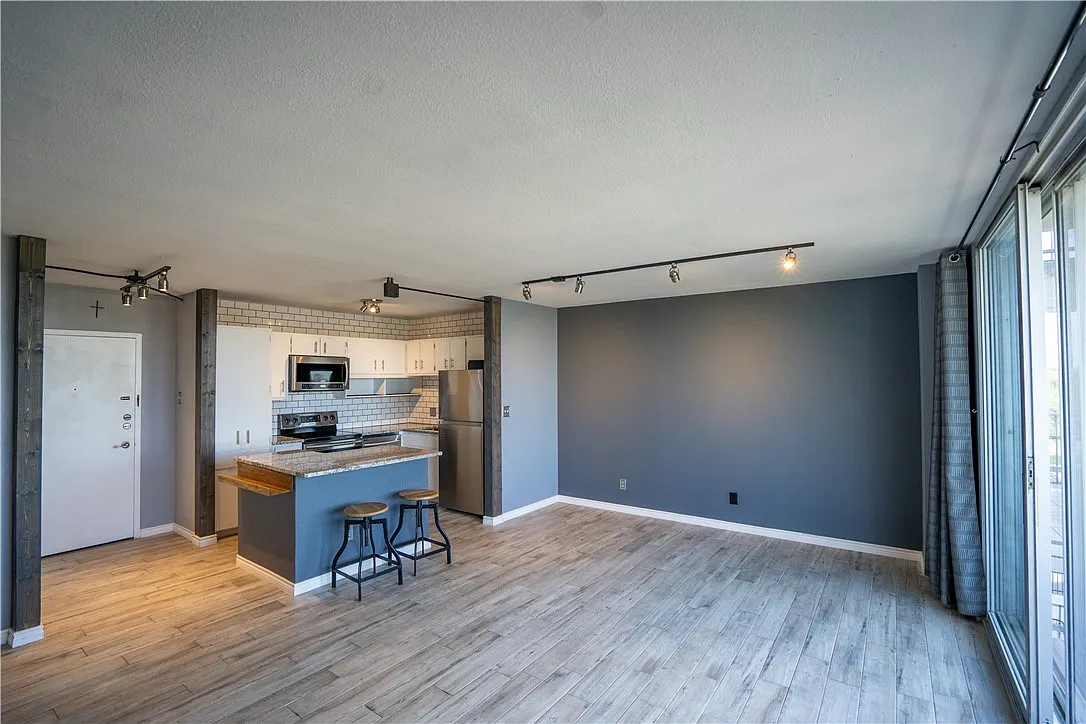 1 bed, 1.0 bath, 749 sqft, $1,700 — Photo 3
