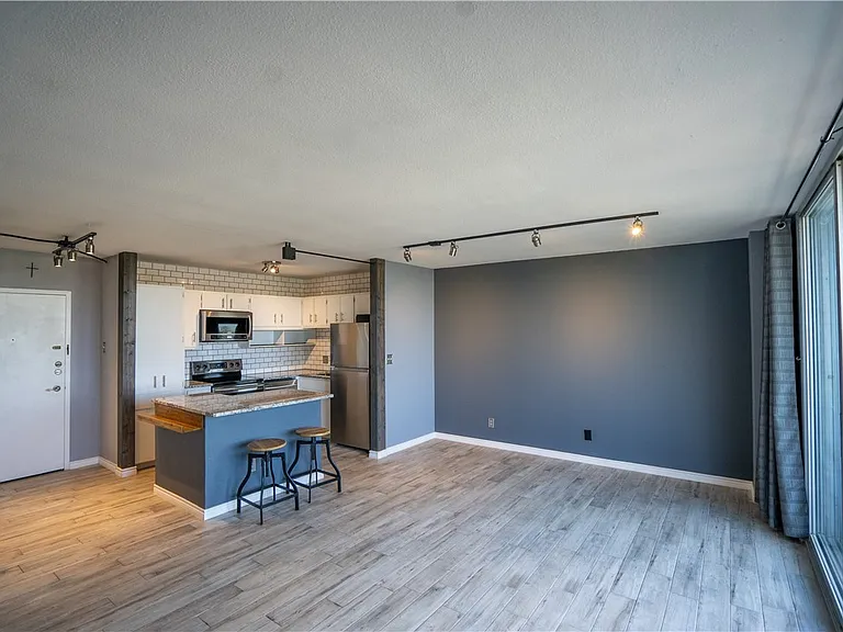 715 S Upper Broadway St #406 — Photo 3