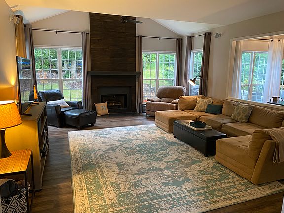3rd image of 1540 Aurelia Dr