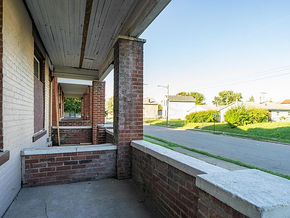 4th image of 1155 Saint Clair Ave