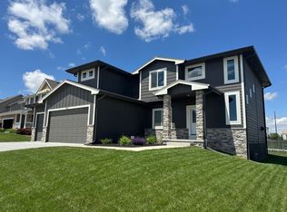 502 Brentwood Dr, Gretna, NE 68028