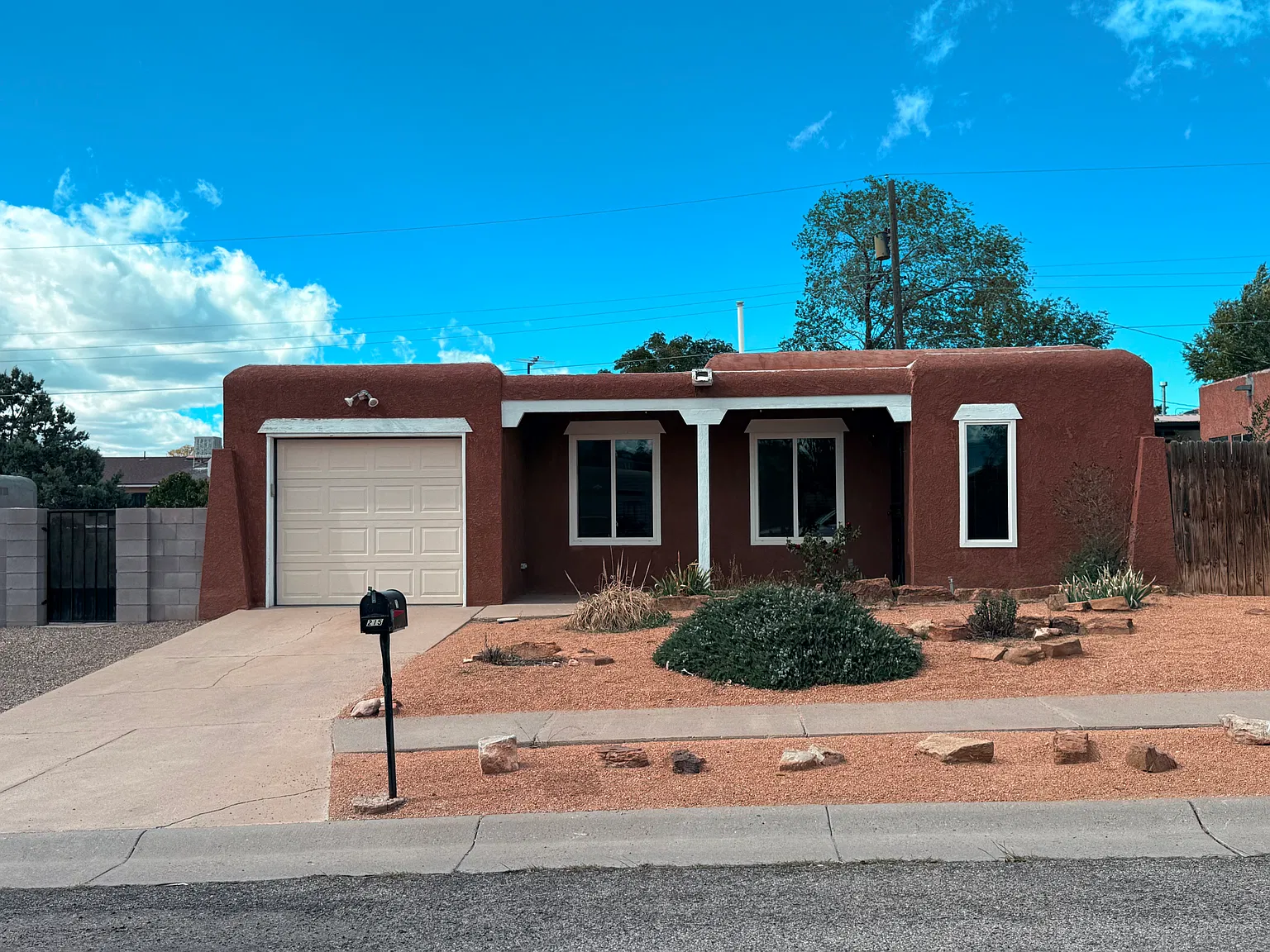 3 bed, 1071 sqft, $2,100 — Photo 1