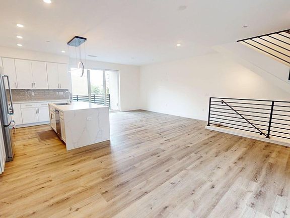 2nd image of 4421 Texas St