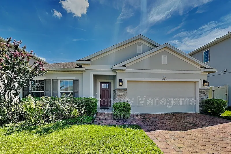 4 bed, 2.0 bath, 1819 sqft, $2,550 — Photo 1