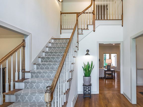 3rd image of 8776 Somerset Ln