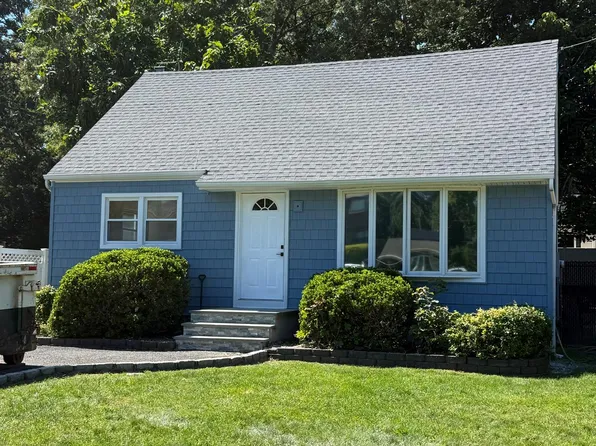(undisclosed Address), Holbrook, NY 11741