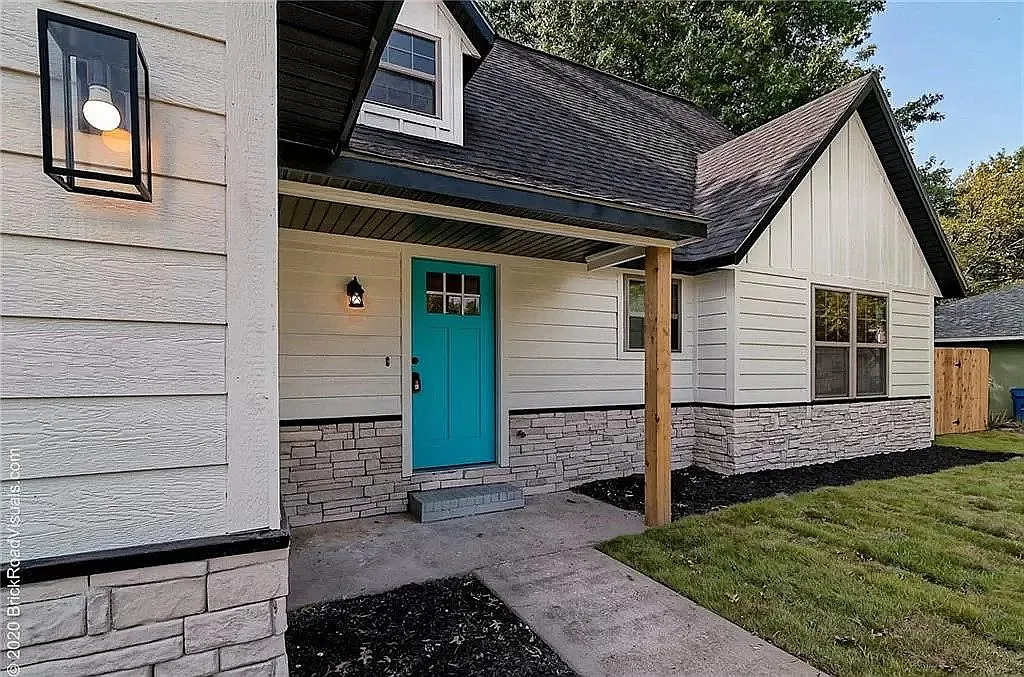 3 bed, 1858 sqft, $2,700 — Photo 2
