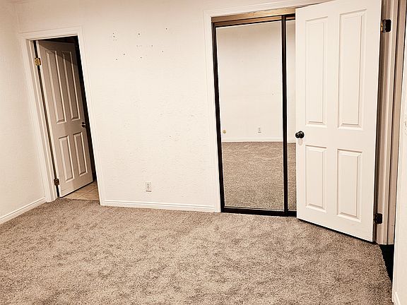 3rd image of 5220 Dresden Cir