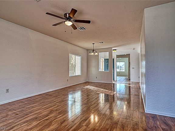 5th image of 7942 Woodlark Ct