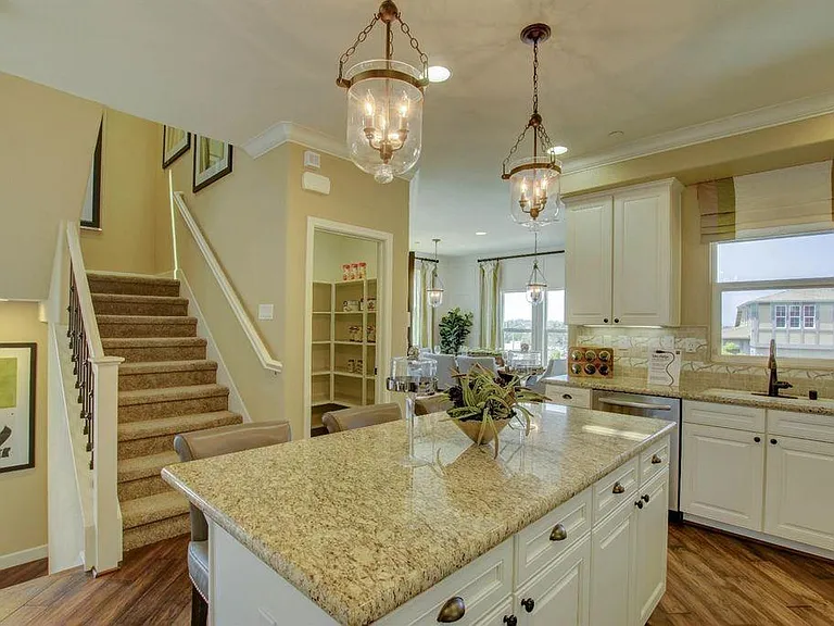 429 Jacquelyn Ln — Photo 7